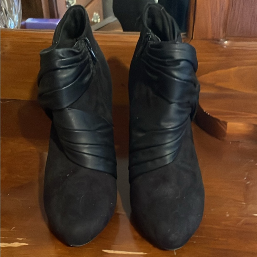 FIONI Clothing Black Ankle Boots